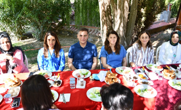 Başkan Toksöz, AK Parti kadın kollarıyla kahvaltıda bir araya geldi