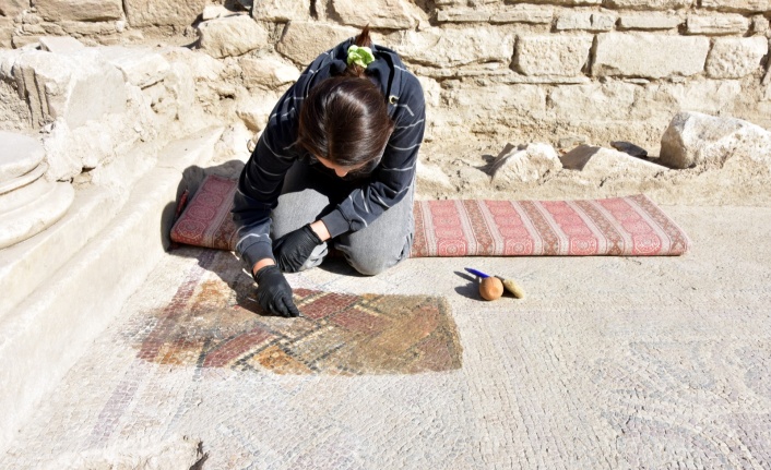 “Aşkın ve Gladyatörlerin Kenti” Stratonikeia’da 1600 Yıllık Mozaikler Gün Yüzüne Çıkarılıyor