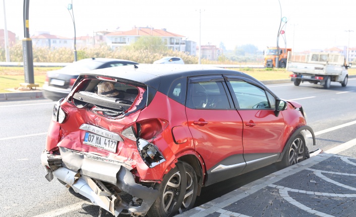 LİSE KAVŞAĞINDA ZİNCİRLEME KAZA!