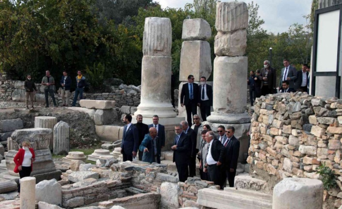 Mahir Ünal Stratonikeia’yı gezdi