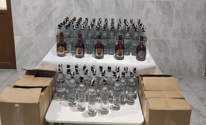 YATAĞAN’DA ŞÜPHELİ ARAÇTAN SAHTE İÇKİ ÇIKTI