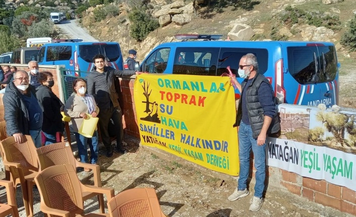 Boş sandalyelerle yapılan ÇED toplantısına düdük ve alkışlı protesto