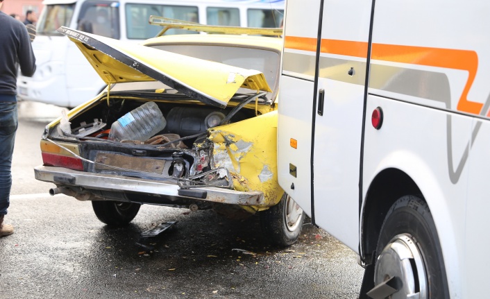 Gazi Mustafa Kemal Atatürk Bulvarı’nda Kaza