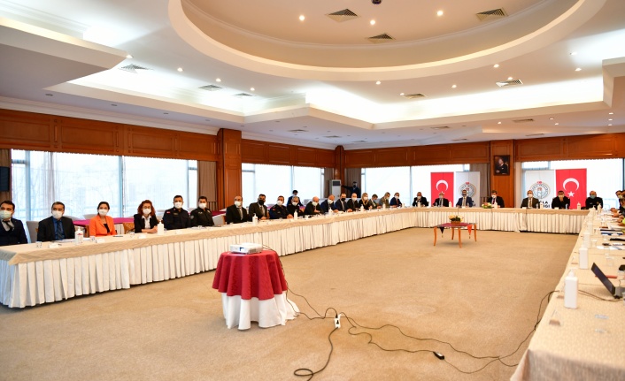 Vali Orhan Tavlı Vatandaşlarımızı Aşı olmaya davet etti.