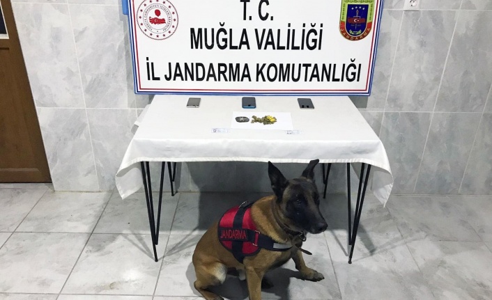 YATAĞAN GİRİŞİNDE ARAMA: 3 KİŞİNİN ÜZERİNDEN UYUŞTURUCU MADDE ÇIKTI