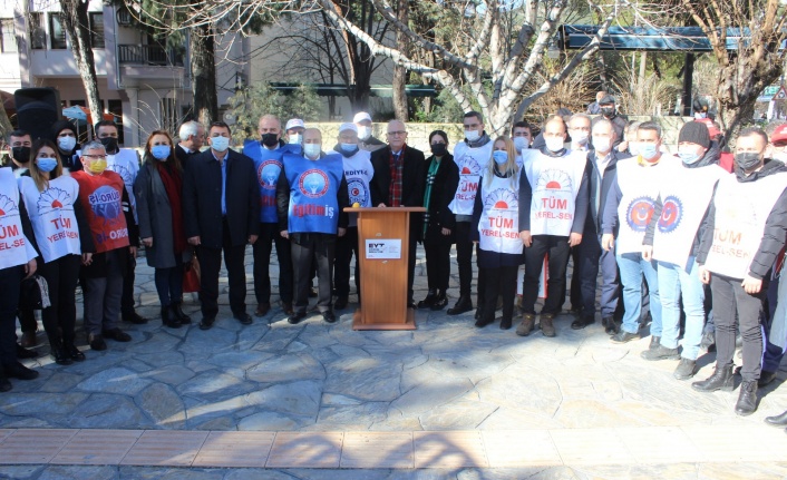 CHP EYT’LİLER İÇİN ALANLARA İNDİ: “EMEKLİLER KURU EKMEĞE MUHTAÇ DURUMDA””