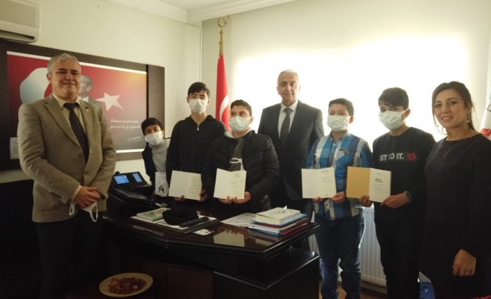 ÇEVRECİ ÖĞRENCİLERDEN İLÇE MÜDÜRÜ ALEMDAR’A ZİYARET