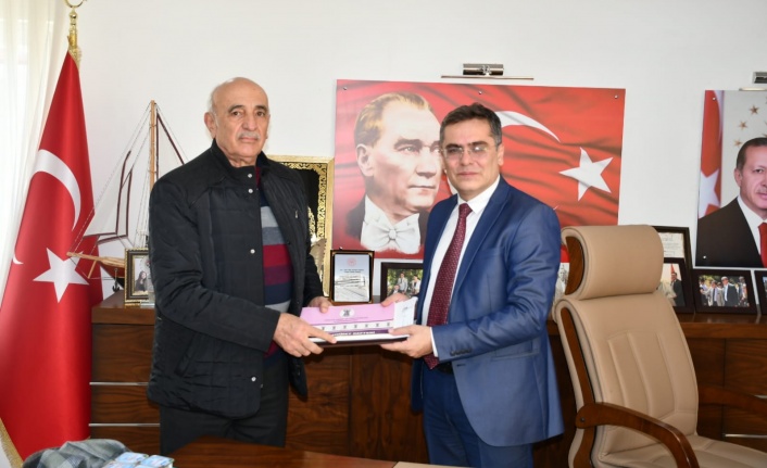 KUZU, BELEDİYEYE AİT DÜKKANLARA KİRA ZAMMI YAPMAMALARINI TALEP ETTİ