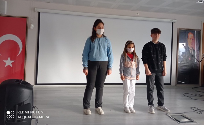 ÖĞRENCİLER İSTİKLAL MARŞI’NI  YÜREKLERDEN OKUDULAR