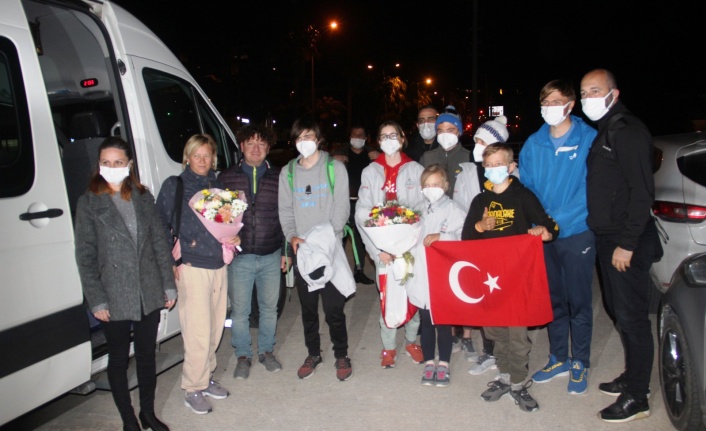 Ukrayna’ya dönemeyen minik yelkencilere Bodrum sahip çıktı