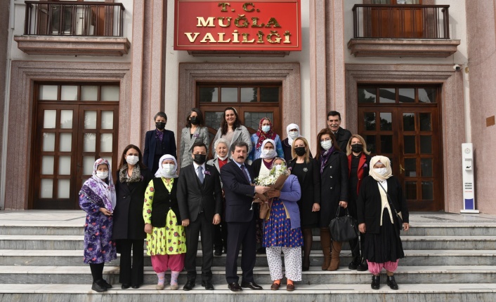 Vali Orhan Tavlı 8 Mart Dünya Kadınlar Gününde Kadınlarla Bir Araya Geldi.