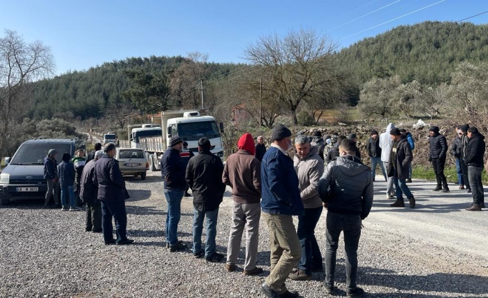 YATAĞAN’DA KÖYLÜLER YOLU KAPATTI