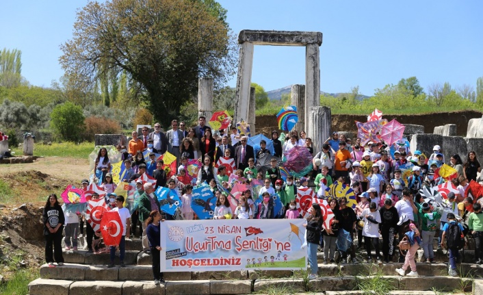 LAGİNA’DA ÇOCUK OYUNLARI VE UÇURTMA ŞENLİĞİ YAPILDI