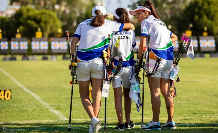 YATAĞANLI MİLLİ OKÇU HAZAL BURUN DÜNYA LİSE OLİMPİYATLARINDA ALTIN MADALYA KAZANDI 