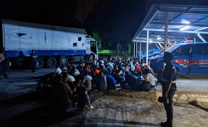 111 KAÇAK GÖÇMEN VE ORGANİZATÖR YAKALANDI