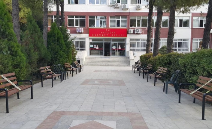 AYVALIK’TA HIRSIZLIK OLAYININ ŞÜPHELİSİ YATAĞAN’DA YAKALANDI