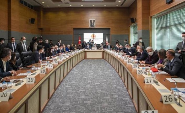 İNTERNET HABERCİLİĞİNE İLİŞKİN TEKLİF ADALET KOMİSYONU’NDA: 14 MADDE KABUL EDİLDİ