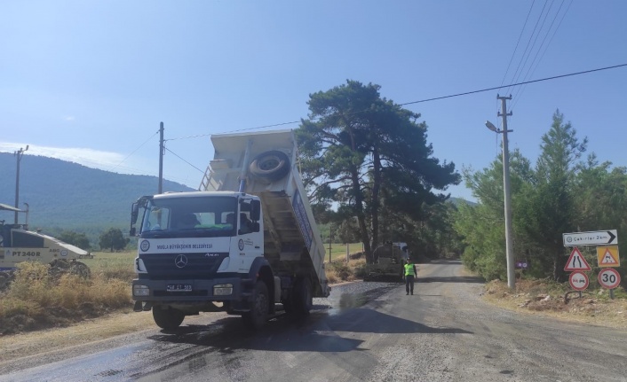 Yatağan’ın kırsal mahallelerinde yol çalışmaları sürüyor