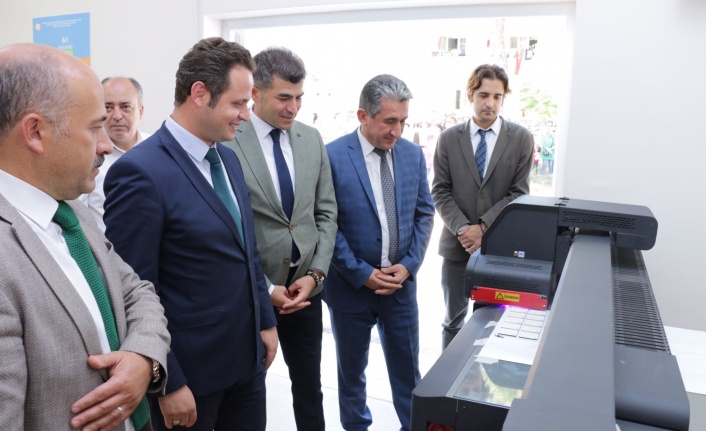 MESLEK LİSESİNDE DİJİTAL BASKI VE REKLAM ATÖLYESİ AÇILDI