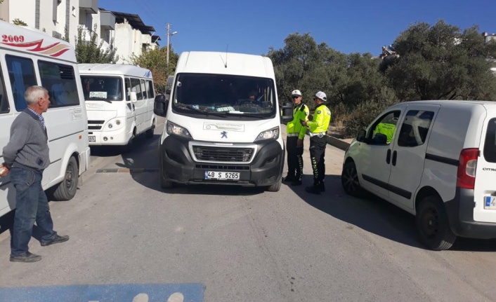 YATAĞAN’DA SERVİS ARAÇLARI DENETLENİYOR