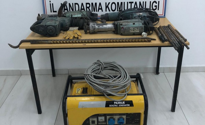 YATAĞAN’DA KAÇAK KAZI YAPAN 2 KİŞİ YAKALANDI