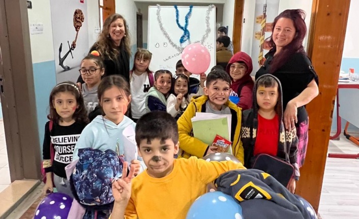 Yatağanlı çocuklar İngilizceyi eğlenerek öğreniyor