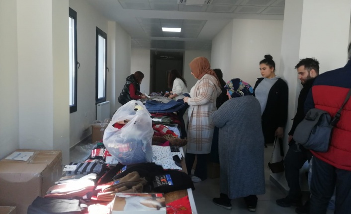 YATAĞAN DEPREMZEDELERİ BAĞRINA BASIYOR