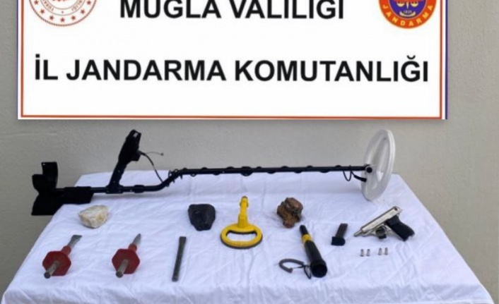 Elindeki tarihi eserleri satamadan yakalandı