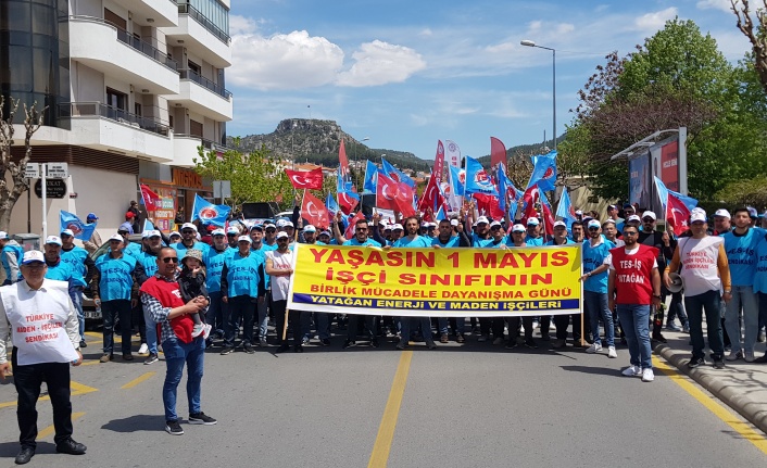 “İSTİKLAL MARŞI OKUNMASIN KARARI 1 MAYIS COŞKUSUNU GÖLGEDE BIRAKMIŞTIR”