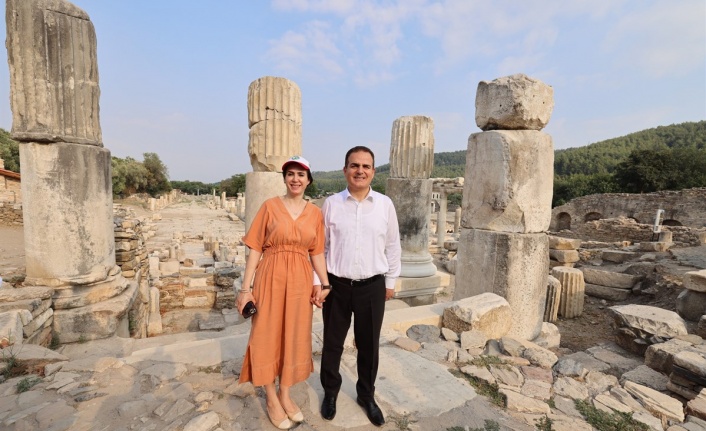 Vali Akbıyık ayağının tozuyla Stratonikeia’yı gezdi