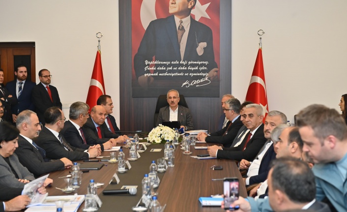 BAKAN URALOĞLU: MUĞLA-YATAĞAN VE MUĞLA-AYDIN YOLLARINI BÖLÜNMÜŞ YOL OLARAK BİTİRDİK