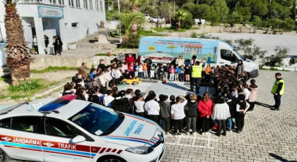 MUĞLA İL JANDARMA KOMUTANLIĞI ÖĞRENCİLERE BİLGİLENDİRME EĞİTİMİ UYGULADI
