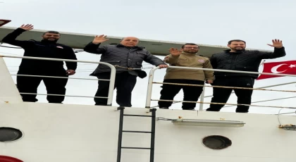 AYDIN AYAYDIN’IN S.O.S MESAJINI ALAN GEMİLER ‘TEMİZLİK’ İÇİN GELDİ