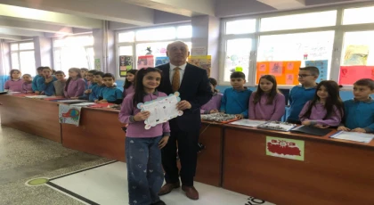 YATAĞAN KAYMAKAMI İLHAN, ÖĞRENCİLERİN KARNE SEVİNCİNİ PAYLAŞTI