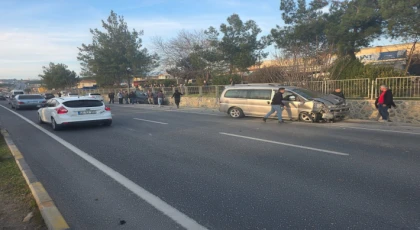 YATAĞAN SANAYİ KAVŞAĞINDA İKİ ARAÇ ÇARPIŞTI