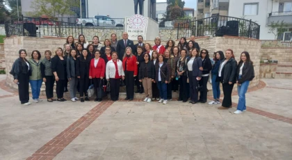 ADD VE CHP’DEN 23 NİSAN’DA ANIT ÖNÜNDE ANLAMLI TÖREN