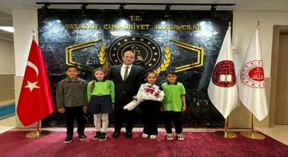 MİNİKLERDEN BAŞSAVCI BOZKAYA’YA 23 NİSAN ZİYARETİ